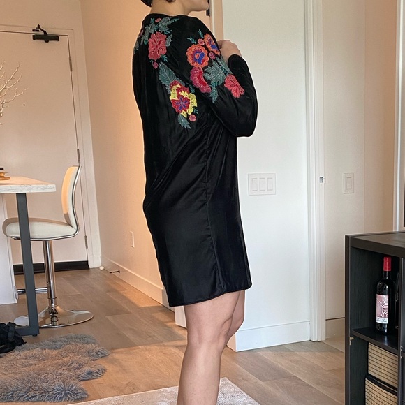 Zara velvet Dress in size 6 - Picture 1 of 3